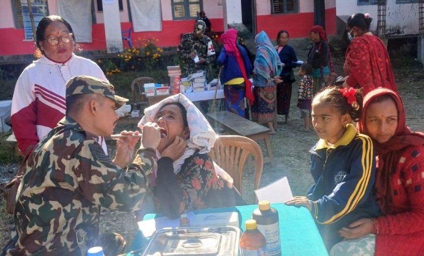ताकममा सेनाको स्वास्थ्य शिविर : करिब दुई सय जना लाभान्वित